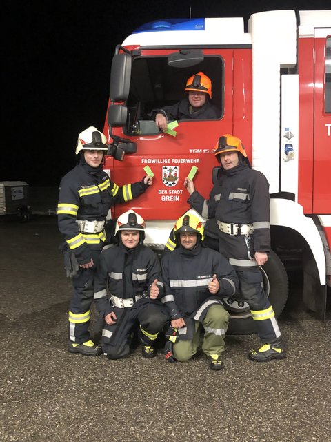 Die Freiwillige Feuerwehr Grein lädt zum Tanz in die neue Ballsaison. Im Gasthaus Hahnwirt gehts heiß her.