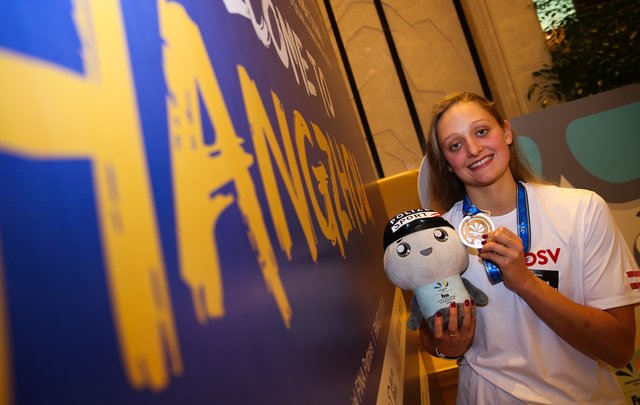 Wenn Silber wie Gold glänzt: Die 19-jährige Grazerin Caroline Pilhatsch hat bei der Schwimm-WM in China die erste heimische Schwimm-Medaille seit acht Jahren geholt. | Foto: GEPA