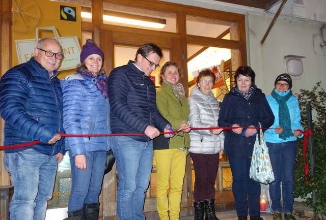 Personen v.l.: geschäftsführender Gemeinderat Josef Modusz, Maria Wieder, Bürgermeister Hans Jürgen Resel, Vereinsobfrau Gisela Somers-Punz, Helene Fleischhacker, Vizebürgermeisterin Maria Gruber, Maria Brader-Schalhas