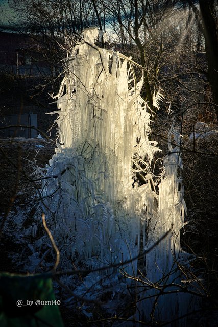 ..........das Eisgebilde......