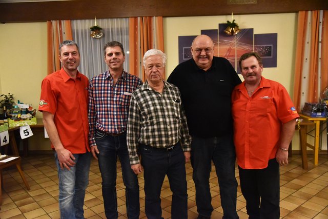 (li.) Hermann Kochauf, 2. Platz Manfred Moik, Sieger Otto Winter, 3. Platz Rudolf Hölzl und Obmann Norbert Dunkl beim Preisschnapsen in Arnwiesen!