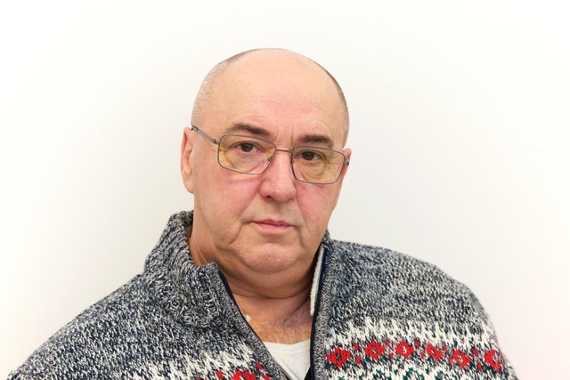 Der Vater ist besorgt, zumal die Clique nach wie vor besteht.