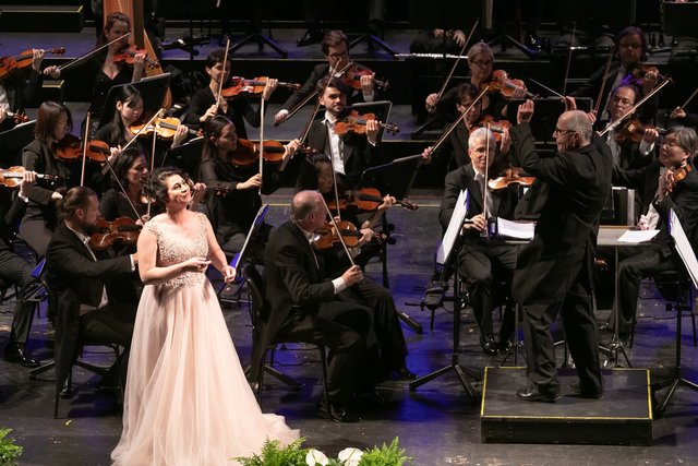 Das Orchester mit Aurelia Florian | Foto: © Oliver Wolf