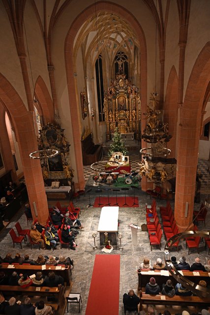Mit Pauken und Trompeten lud das Ensemble "Trumpet Brass" zum Jahreswechsel | Foto: Robert Obervolina