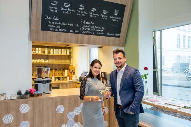 Stoßen auf das Sektfrühstück an: N. Nagy, St. Pensold