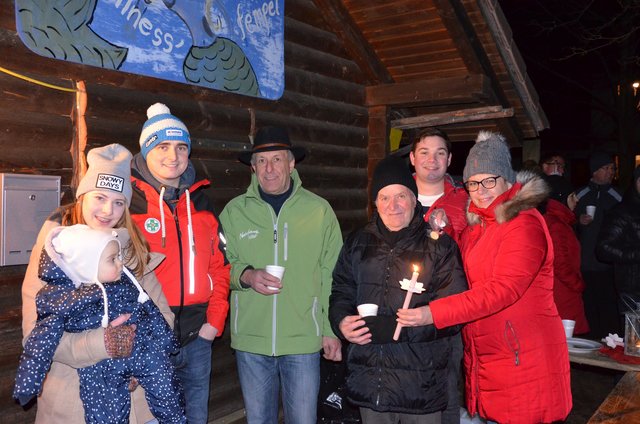 Tee, Glühmost und natürlich Fackeln gab es bei der stimmungsvollen Silvesterfackelwanderung der SPÖ Gmünd | Foto: SPÖ Gmünd