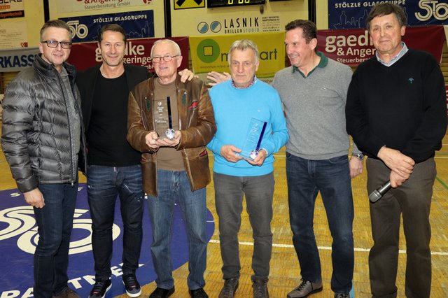 Sepp Stering und Willi Huberts mit Helmut Linhart, Franco Foda, Werner Gregoritsch und Karl Bratschko