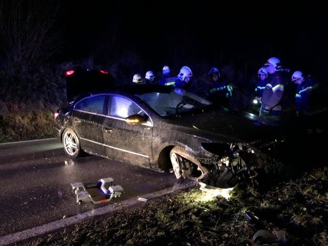 Das Fahrzeug überschlug sich und kam auf der Gegenfahrbahn zum Stillstand. | Foto: Feuerwehr St. Pölten-Viehofen