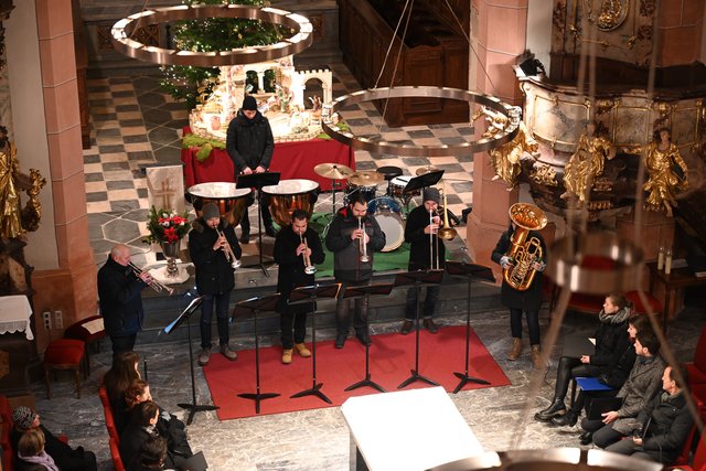 Mit Pauken und Trompeten lud das Ensemble "Trumpet Brass" zum Jahreswechsel | Foto: Robert Obervolina