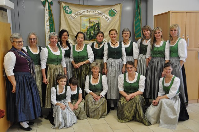 Die neue Freiensteiner Sonntagstracht wird im Zuge der Harmonika-Weltmeisterschaft in St. Peter-Freienstein offiziell präsentiert. | Foto: KK