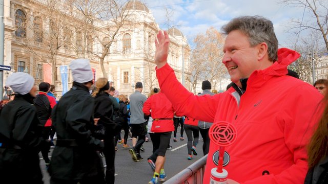 Na, das mit den Kaisergruß sollten wir noch üben, Herr Bürgermeister | Foto: Andreas Hofmarcher