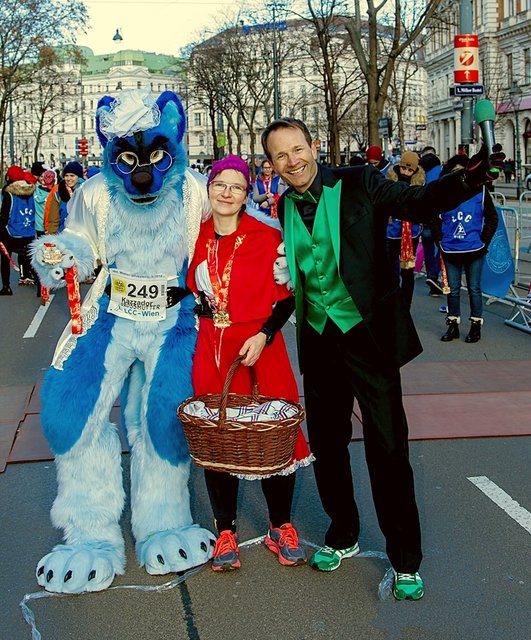 Alexander Rüdiger mit Rotkäppchen und dem Wolf, die Grossmutter hatte sich schon "verabschiedet" | Foto: Peter F. Hickersberger
