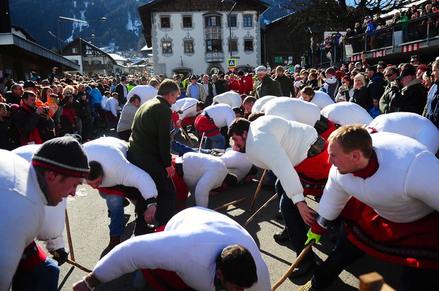 Den Höhepunkt erlebt die heurige Axamer Fasnacht am 3. März – beim alle vier Jahre stattfindenden Umzug geht es wieder richtig zur Sache!