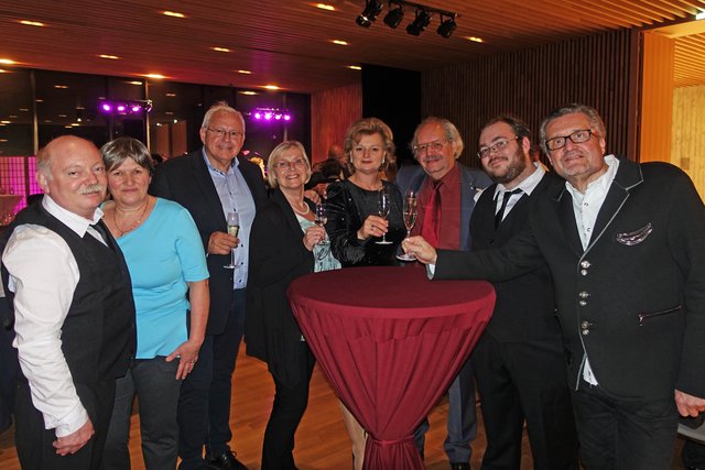 Mit Musik ins neue Jahr, ohne weit zu fahren, war schon lange ein Wunsch und so entstand die erste Silvestergala.