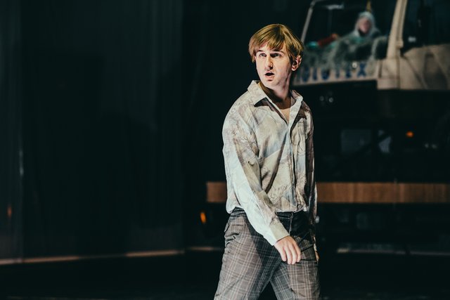 Peter Fasching hat durch seine insgesamt fünf Rollen, die er im Stück "Die zehn Gebote", am Volkstheater in Wien verkörpert hat, den Nestroy-Preis erhalten.  | Foto: Volkstheater