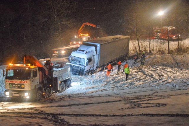 Die Florianis aus St. Stefan eilten einem Lkw-Lenker zu Hilfe.  | Foto: Foto: FF St. Stefan