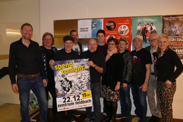 Vizebürgermeisterin Rosemarie Puchleitner (5.v.r.) bedankte sich bei Organisatoren, Künstlern und Helfern für die karitative Initiative. | Foto: Stadtgemeinde Feldbach