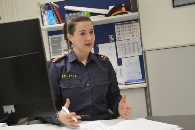 "Der Anstieg an Anzeigen stark alkoholisierter Fahrzeuglenker im Advent im Bezirk Kufstein von 12 auf 22 ist ein wirklich ernüchterndes Ergebnis", sagt Astrid Mair, Bezirkspolizeikommandant-Stellvertreterin und Referentin für Verkehr und Einsatz in Kufstein.