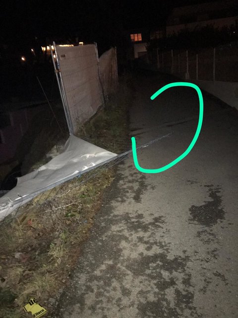 Dieses Bild lag dem Schreiben an die Baupolizei bei.