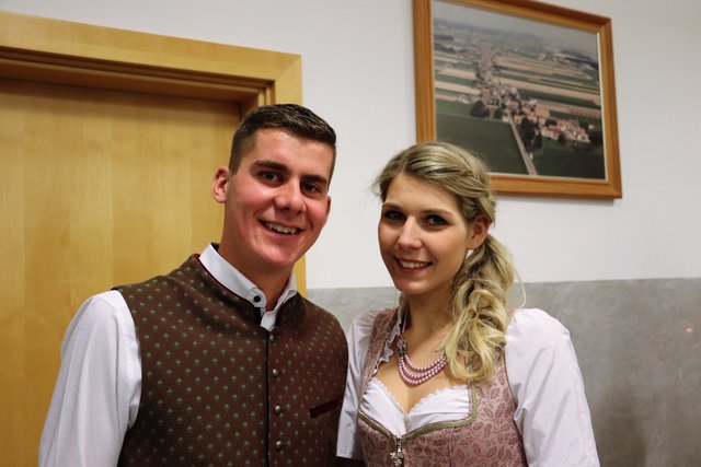 Ball-Applaus für die Obleute Tanja Baumhackl und Martin Gartler und ihr Team der LJ Zettling.  | Foto: Edith Ertl