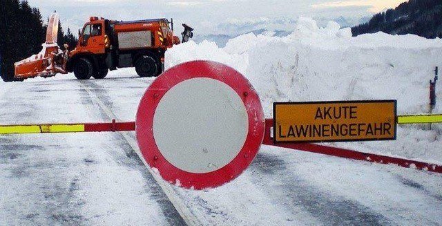 Straßensperren auch im Pinzgau.