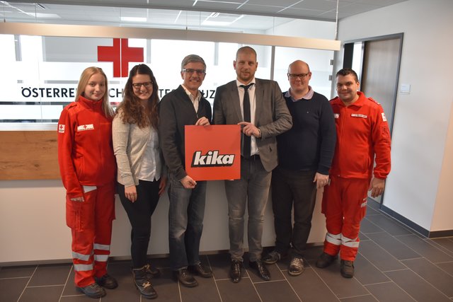 Sarah Ressl, Einrichtungsberaterin Verena Kendler, Bezirksstellenleiter Werner Schlögl, Kika Geschäftsleiter Rainer Gössl, Bezirksstellengeschäftsführer Sebastian Frank, Patrick Hofmarcher.