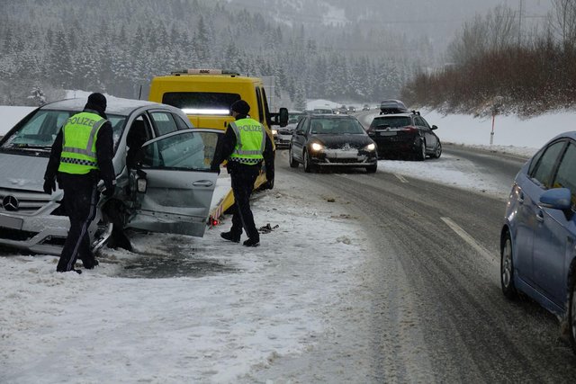 Beim Zusammenstoß der beiden Deutschen wurden fünf Personen verletzt. | Foto: Zoom Tirol