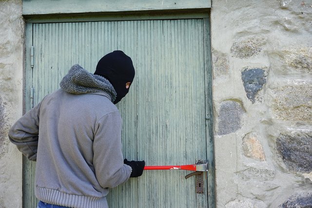 Symbolfoto: Für die beiden Einbrecher in der Pater-Abel-Straße blieb es dank des schnellen Eingreifens der Polizei Klosterneuburg nur bei einem Einbruchsversuch. | Foto: pixabay.com
