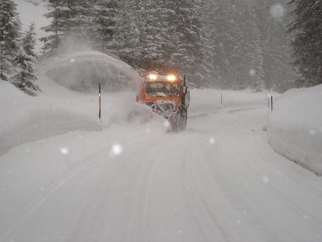 Die Straßenmeistereien sind in diesem Winter besonders gefordert.