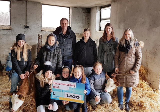 Die Franziskusschule verschenkte Tiere im Wert von 1.100 € an bedüftige Familien.