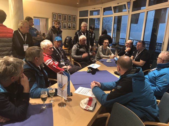 In der Abendsitzung des Skiclubs am 5. Jänner wurde nach der Verschiebung der Qualifiaktion ein neuer Zeitplan für das Dreikönigsspringen erarbeitet – ein langer Tag im Kampf gegen die Schneemassen ging schließlich erfolgreich zu Ende.  | Foto: Alexander Holzmann