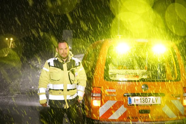 Straßenmeister Hannes Simon ist bei jedem Wetter und zu jeder Uhrzeit unterwegs.