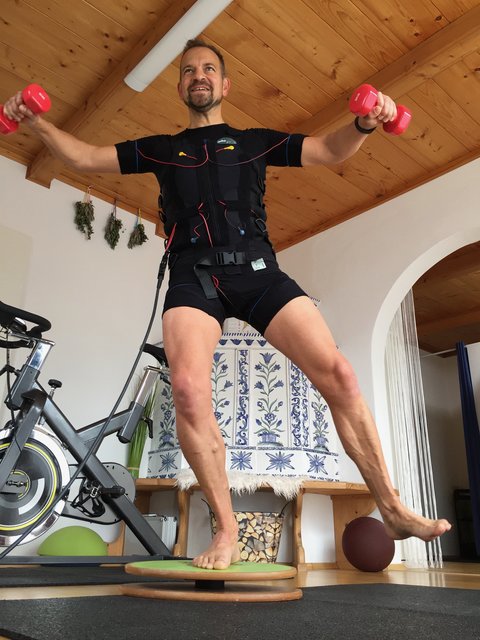 Andreas Gindlhumer aktiv beim EMS-Training | Foto: Studio Mitterhuemer