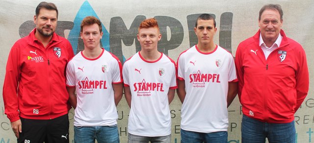 Trainer Robert Berg, Marco Freimanner, Tom Berger, Patrick Kotas und Jugendkoordinator Hermann Reiter.  | Foto: Union Ostermiething