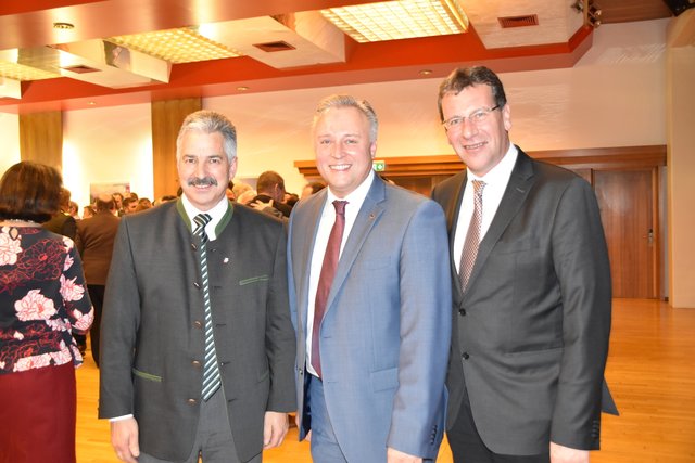 BH Raimund Waldner, Stadtchef Stefan Weirather und LA Jakob Wolf beim Imster Neujahrsempfang.