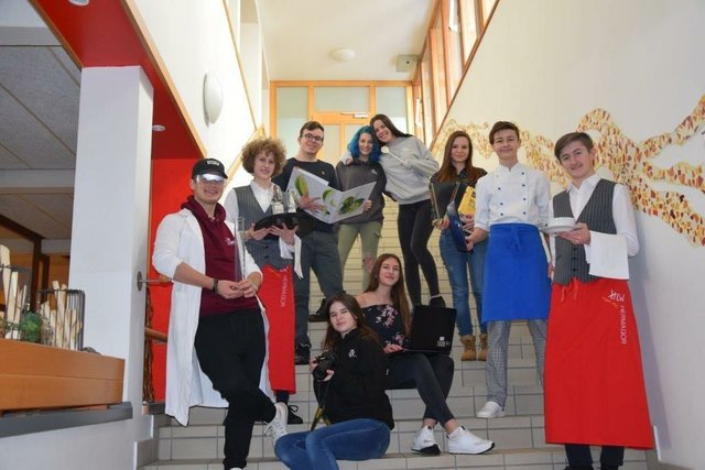 Zeugnis für die HLW! Hermagorer Schule wird von Genussland das Zertifikat "Kärntner Genuss Schule" verliehen