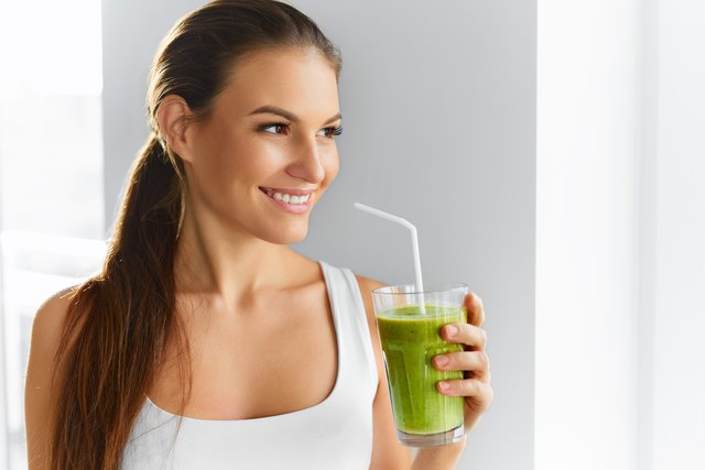 Gemüsehaltige Getränke sind ein fester Bestandteil vieler Detox-Programme. | Foto: puhhha / shutterstock