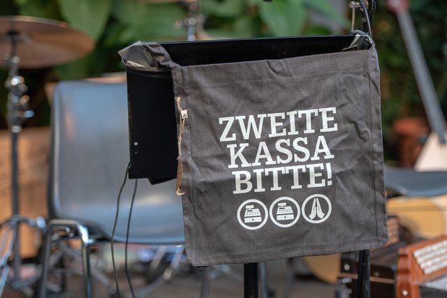 [b]Ein Muss für den Einkauf:[b] Die Tragetasche von "Zweite Kassabitte !" sollte man im Supermarkt dabei haben. | Foto: Mathias Reischer