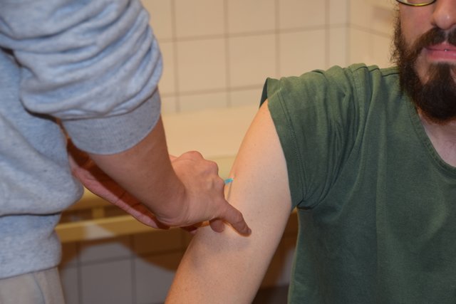 <f>Die Zahl der impfkritischen Menschen</f> übertrifft bereits die jener, die strikt nach Plan impfen lassen.  | Foto: Marina Kraft