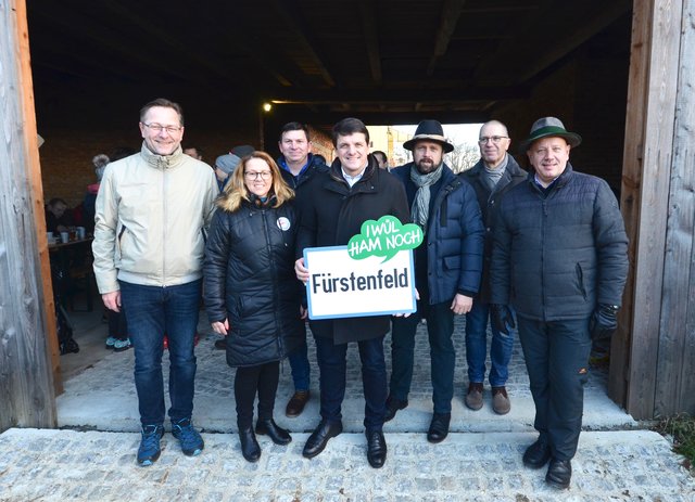 Gemeinsam mit Bgm. Franz Jost wanderten auch die Vizebürgermeister und Gemeinderäte am Neujahrstag nach Stadtbergen. | Foto: KK