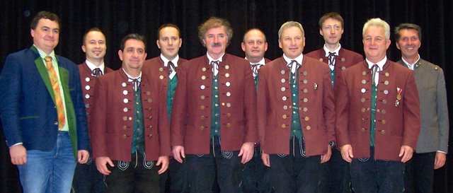 Auf ein ereignisreiches Jahr blickte die Musikkapelle Atzbach 1865 zurück. Im Bild die Geehrten beim Herbstkonzert. | Foto: Strohbach