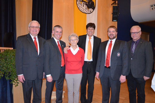 Bürgermeister Franz Angerer (3. v. r.) konnte zahlreiche Gäste beim traditionellen Neujahrsempfang begrüßen.