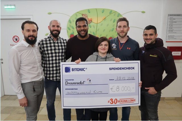 Mladen Mijatović (Polizei Wien), Stefan Krückl (Stefan bewegt), Cedric Mayer (sportsedition.at), Iulia Berger (Geschäftsführerin B!TONIC Österreich), Markus Bacher (Gründer Dreamrocket), Marcos Nader (Profiboxer und B!TONIC-Markenbotschafter) | Foto: B!TONIC Österreich