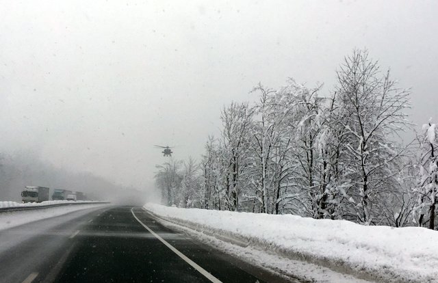 "Down-wash" eines Bundesheer-Helikopters an der A12 bei Langkampfen. | Foto: ZOOM.Tirol