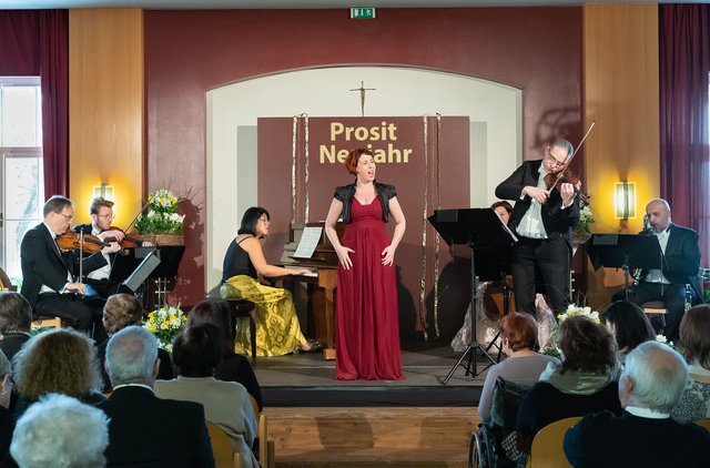 Das "Girardi Ensemble" zog das Publikum im Pfarrheim in den Bann.  | Foto: Schleich