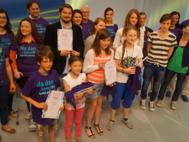 Preisverleihung eines früheren Schreibwettbewerbs "Pisana Promlad" | Foto: Promlad/Edi Oraže