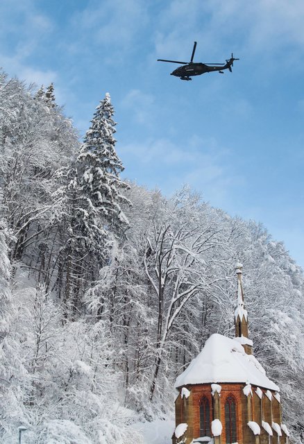 Heeres-Helikopter im "Downwash"-Einsatz über der Staatsgrenze bei Kiefersfelden. | Foto: Kapella