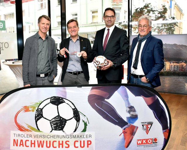Zusammenarbeit: Günther Ringler (TVF), TFV-Präs. Sepp Geisler, WKO-Präs. Christoph Walser und Winfried Vescoli (Tir. Versicherungsmakler) | Foto: Hassl
