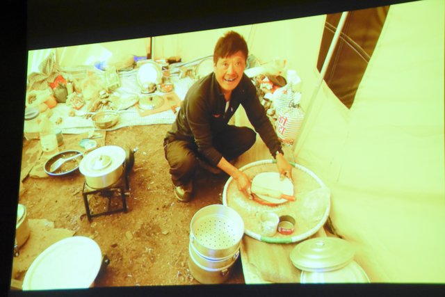 Der Koch, der die drei Alpinisten im Basislager kulinarisch "verwöhnte". | Foto: Vitus Auer