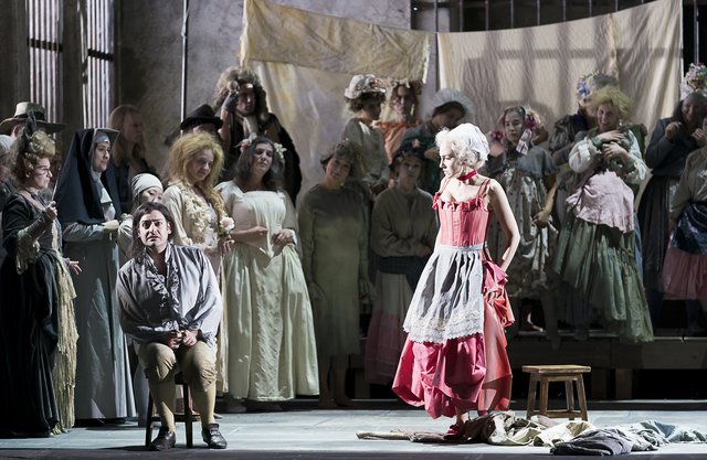 Ilker Arcayürek (Lyonel), Kim-Lillian Strebel (Lady Harriet Durham), Chor und Statisterie der Oper Graz | Foto: © Werner Kmetitsch